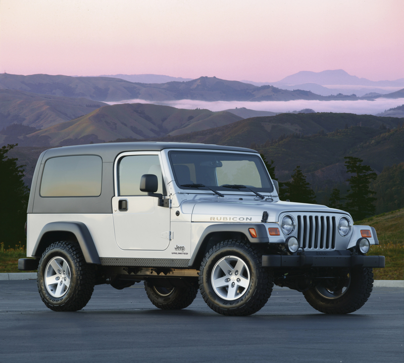 Illustration for article titled Why The 2004 To 2006 Jeep Wrangler Unlimited 'LJ' Is The Holy Grail Of Jeeps